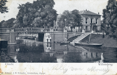 2172 Gezicht op de Willemsbrug over de Stadsbuitengracht te Utrecht uit het zuidwesten.